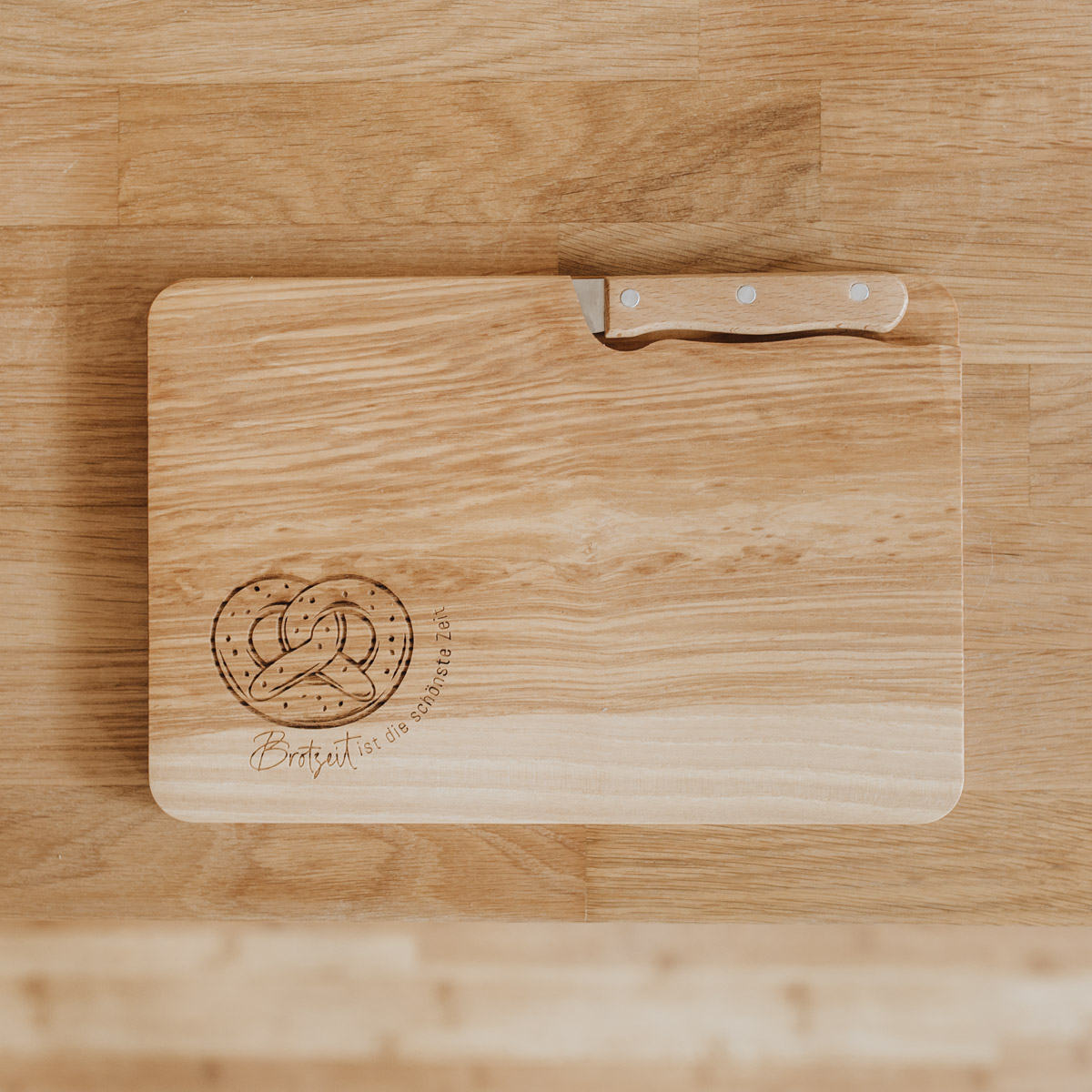 Brotzeitbrett mit Messer – Brotzeit ist die beste Zeit