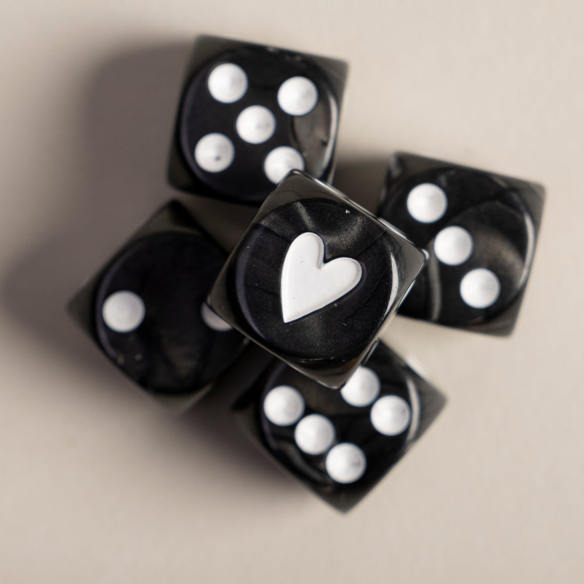 Würfelset Schwarz – Bild 4