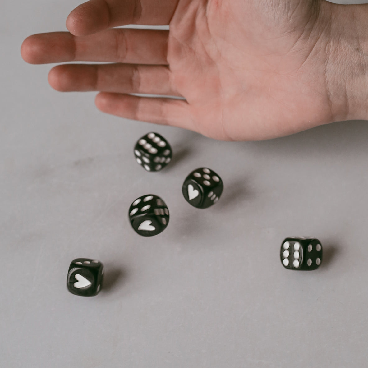 Würfelset Schwarz – Bild 7